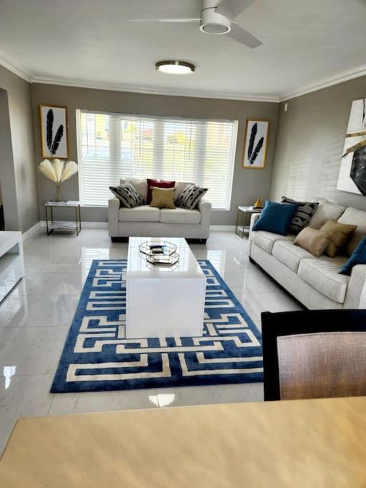 Brand New Luxurious Townhouse In Negrilヴィラ エクステリア 写真