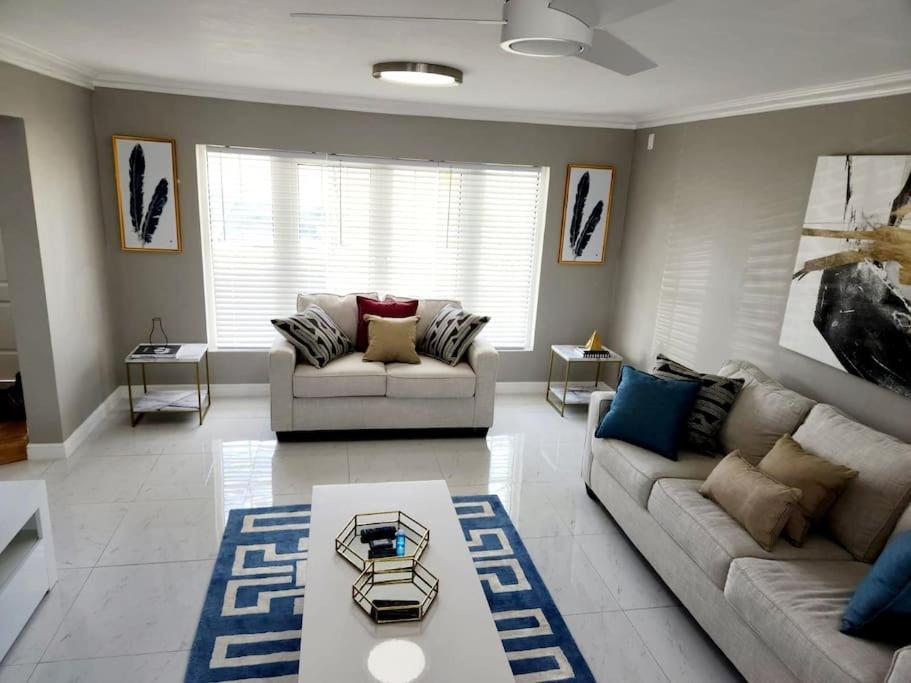 Brand New Luxurious Townhouse In Negrilヴィラ エクステリア 写真