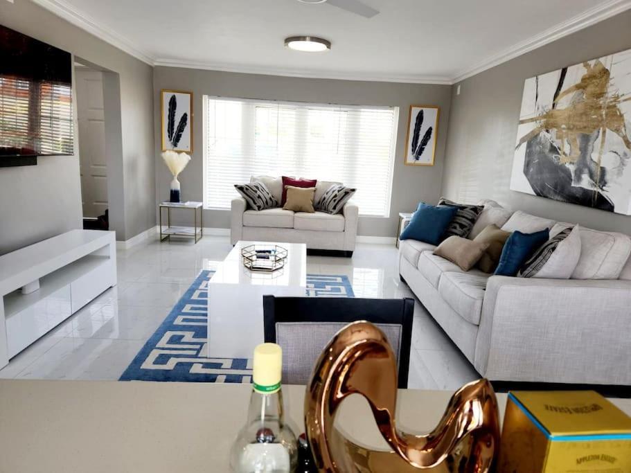 Brand New Luxurious Townhouse In Negrilヴィラ エクステリア 写真