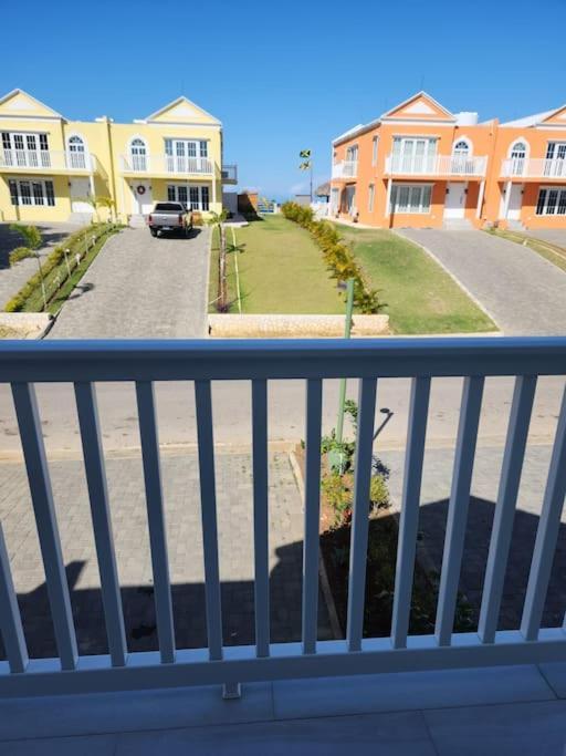 Brand New Luxurious Townhouse In Negrilヴィラ エクステリア 写真
