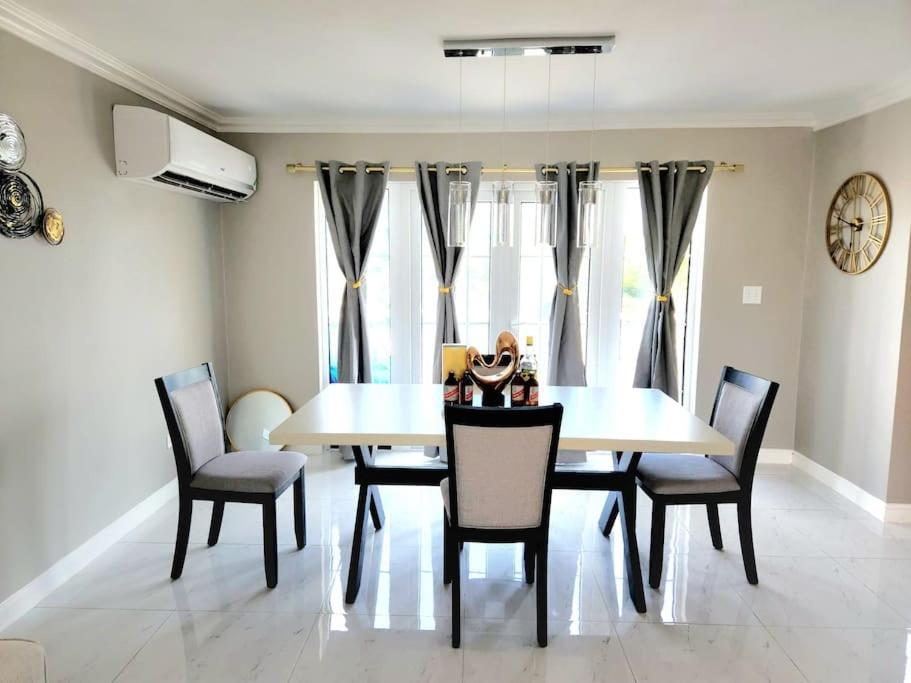 Brand New Luxurious Townhouse In Negrilヴィラ エクステリア 写真