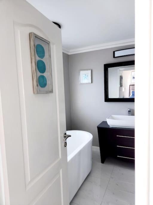 Brand New Luxurious Townhouse In Negrilヴィラ エクステリア 写真
